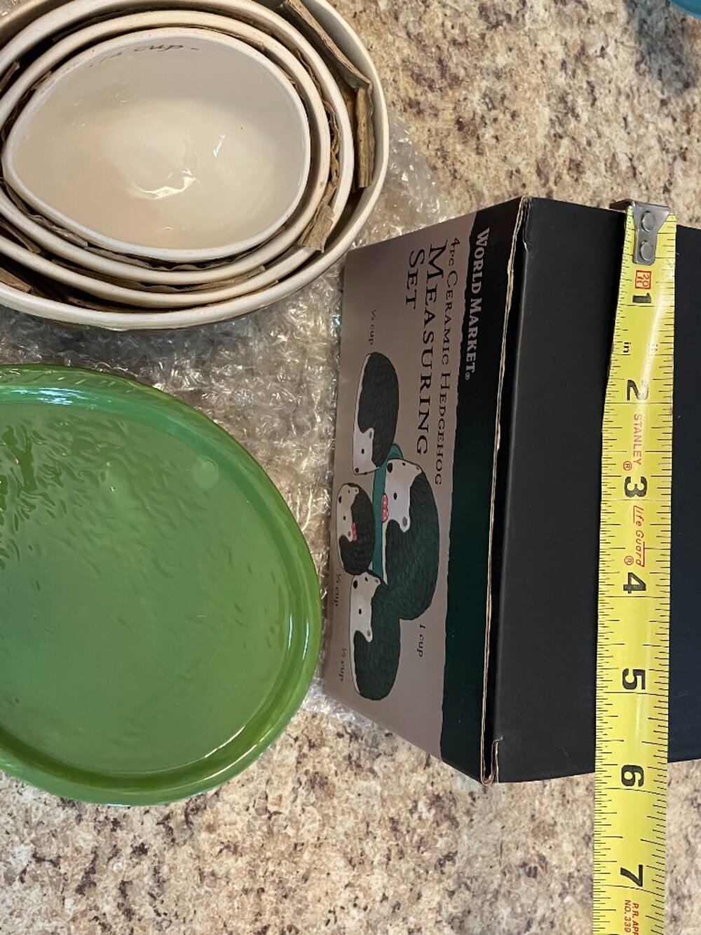 Extremely Rare Mint NIB World Market 4pc Ceramic Hedgehog Measuring Set / Bowls - Picture 6 of 11